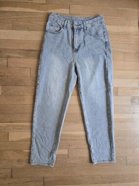 SHEIN High-Rise Light Wash Mom Jeans